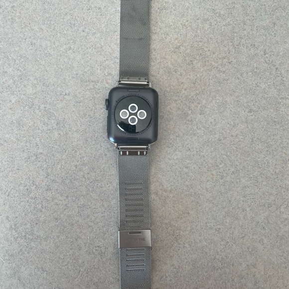 Apple Watch series 3 38mm perfect condition - Picture 2 of 3